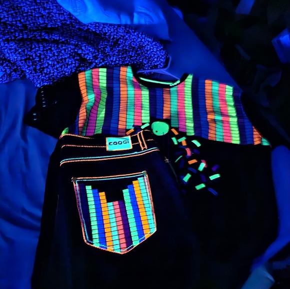 Coogi 42 blacklight (3d glasses required) - Picture 8 of 16
